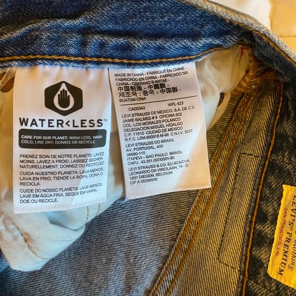 Levi’s 501 Jean Shorts - Picture 2 of 3